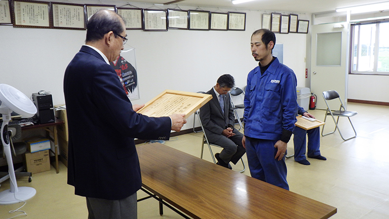 釧路地域工業振興協会様より永年勤続表彰をしていただきました。